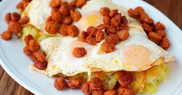 huevos con chistorra